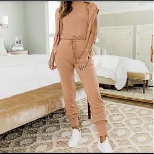 Kathleen Barns X Amazon The Drop Shirt & Joggers Set